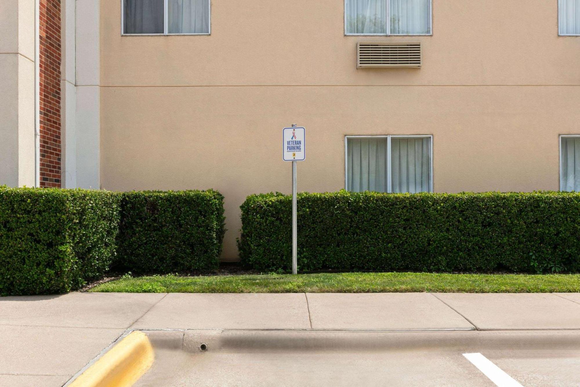 Super 8 By Wyndham Grapevine/Dfw Airport Northwest Hotel Exterior photo