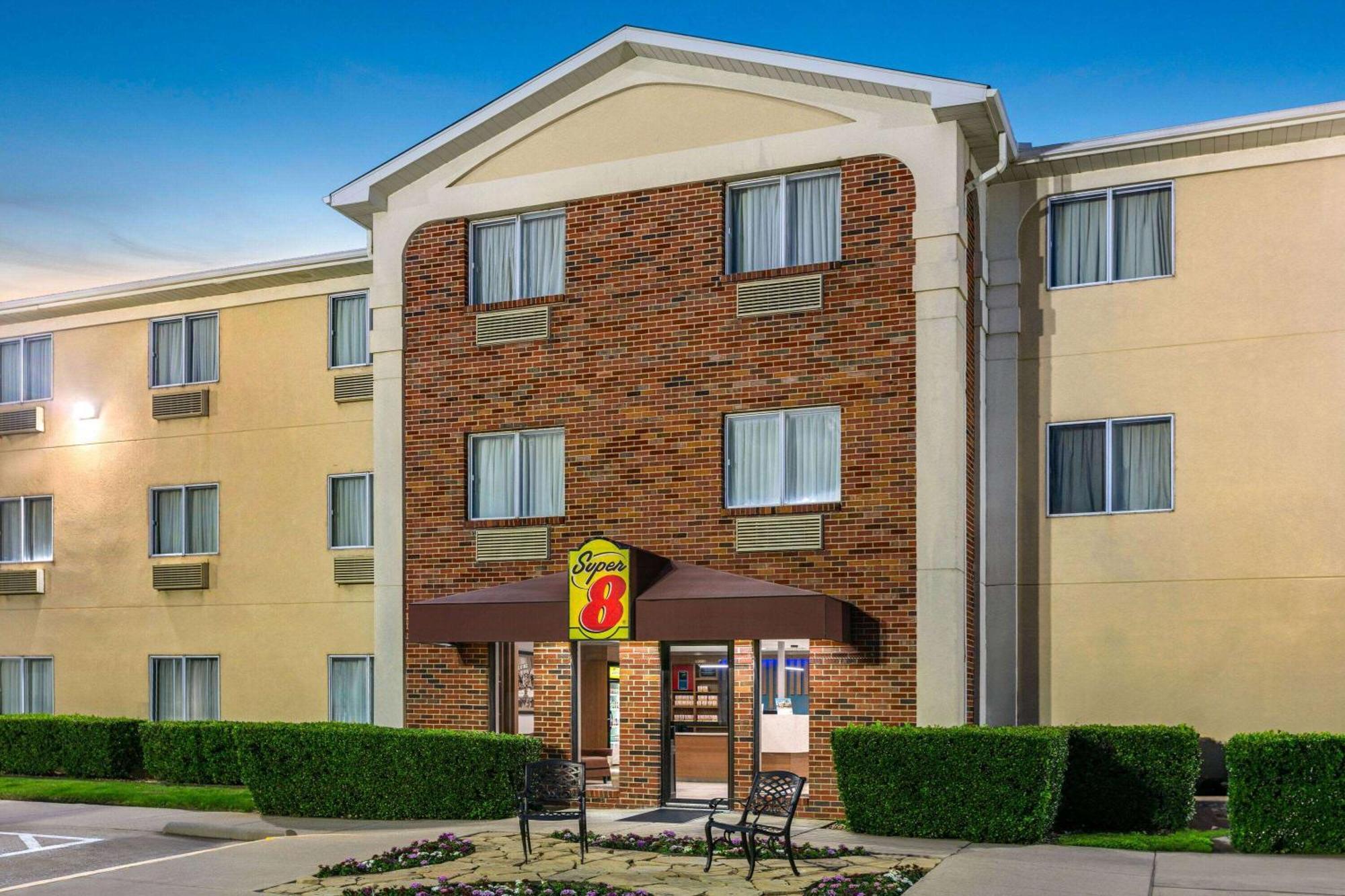 Super 8 By Wyndham Grapevine/Dfw Airport Northwest Hotel Exterior photo